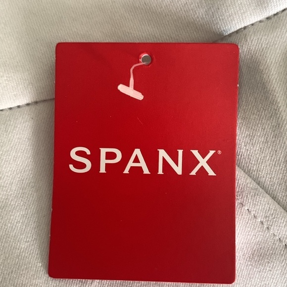 SPANX White Bermuda Shorts Comfortable Minimalist Design - Picture 5 of 9
